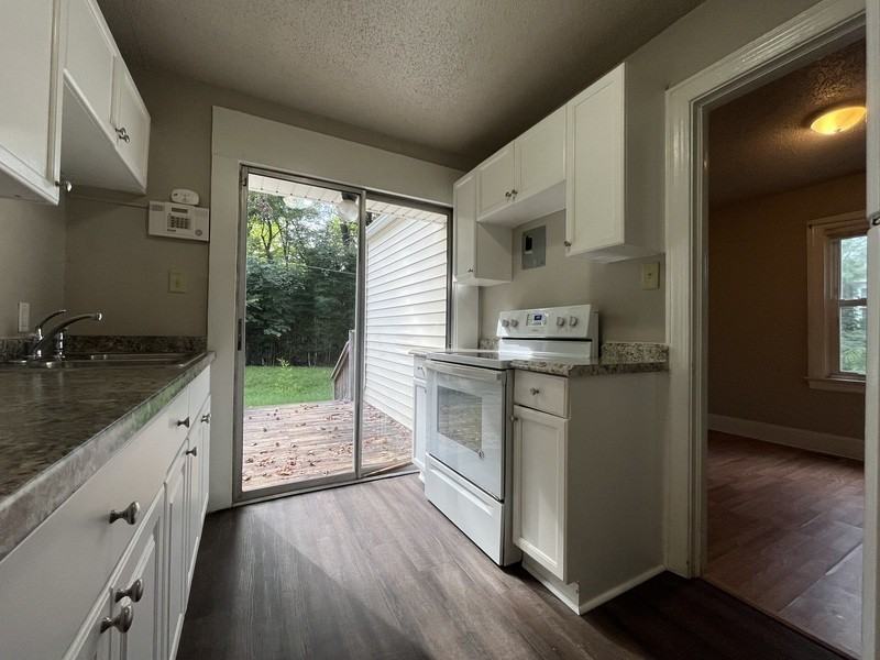 1256 Edgewood Rd - Photo 4 of 10