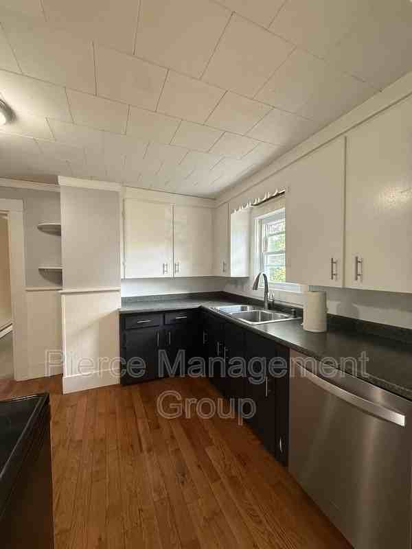 S Spring St - Photo 3 of 11