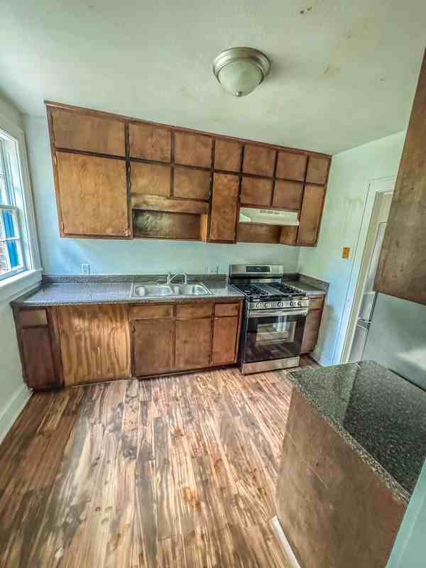 1206 Macon Ave - Photo 3 of 9