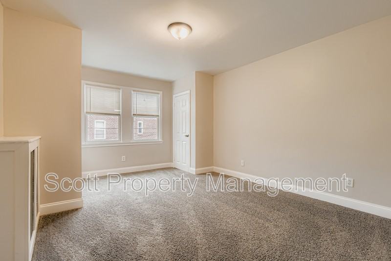 824 East 33rd Street - Photo 6 of 10