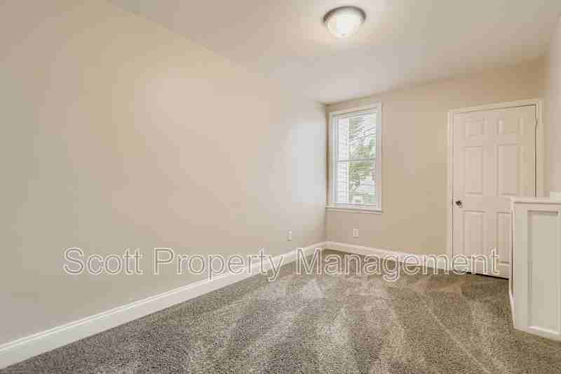 824 East 33rd Street - Photo 7 of 10