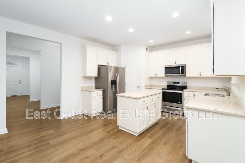 108 Station Ter W - Photo 3 of 31