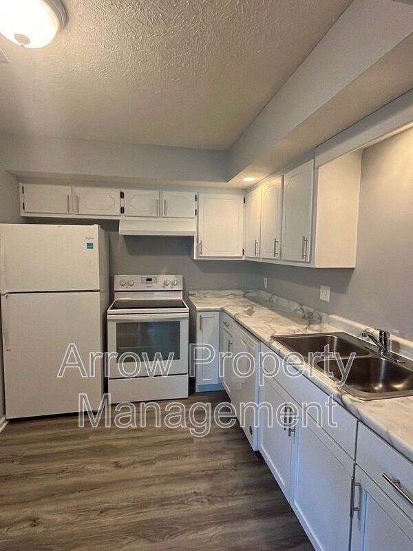 660 S 20th St #1 - Photo 2 of 9