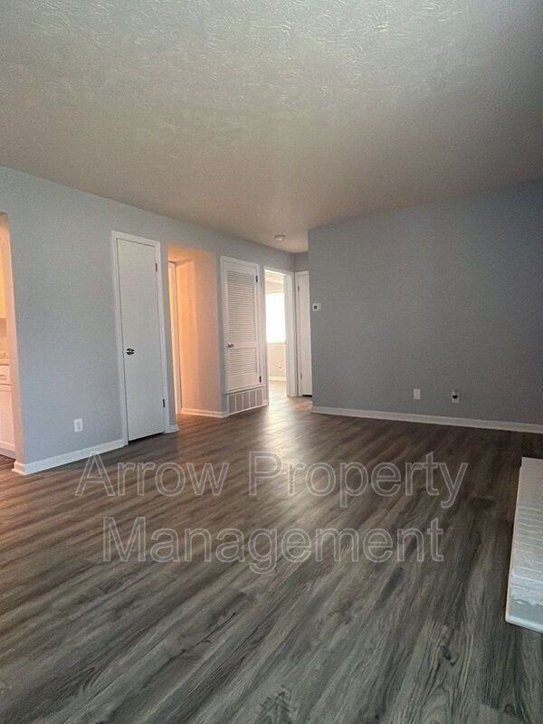 660 S 20th St #1 - Photo 4 of 9