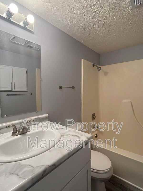 660 S 20th St #1 - Photo 6 of 9