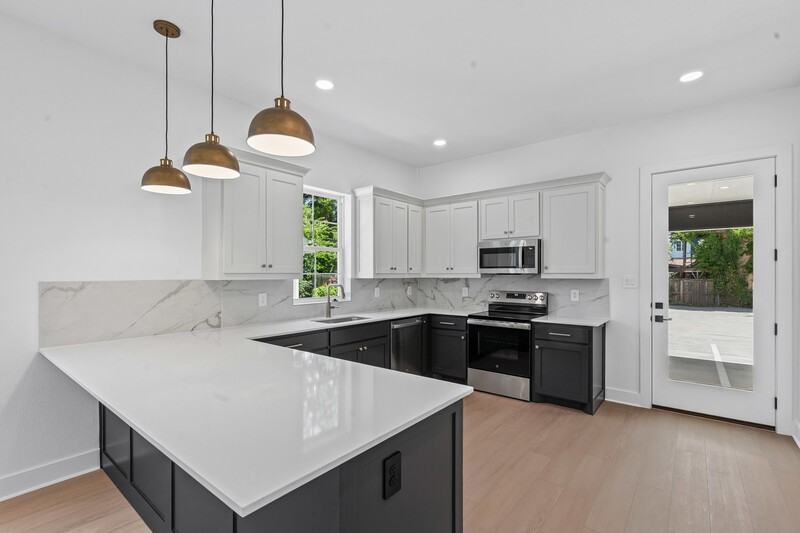 3127 Cockrell Ave - Photo 4 of 14