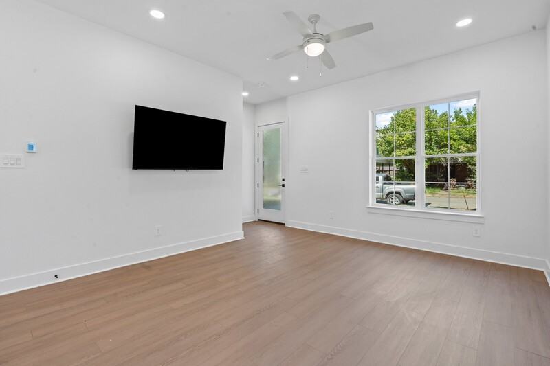 3127 Cockrell Ave - Photo 5 of 14