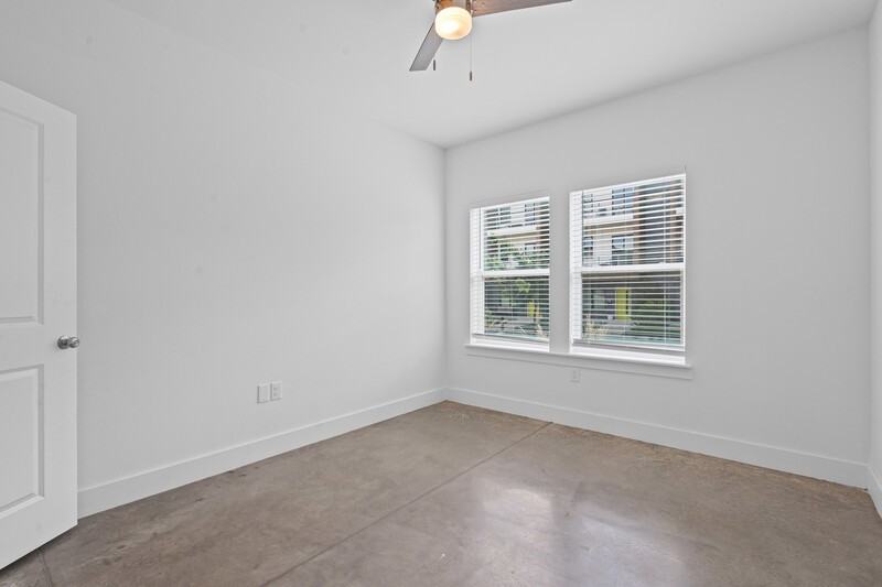 3146 Lubbock Ave - Photo 6 of 16