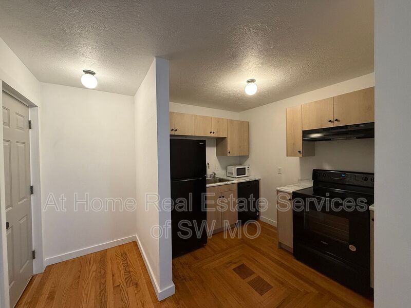 3342 E Linwood St #6 - Photo 2 of 9