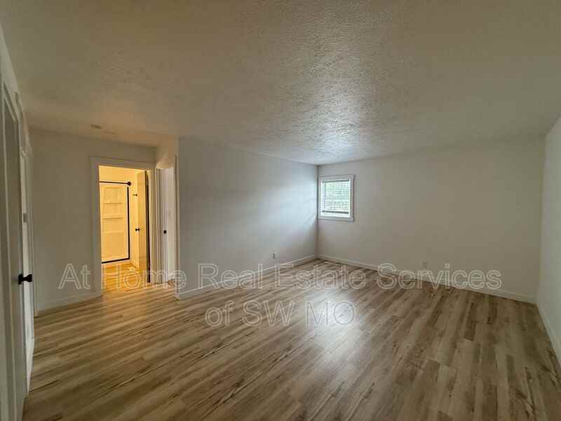 3342 E Linwood St #6 - Photo 3 of 9