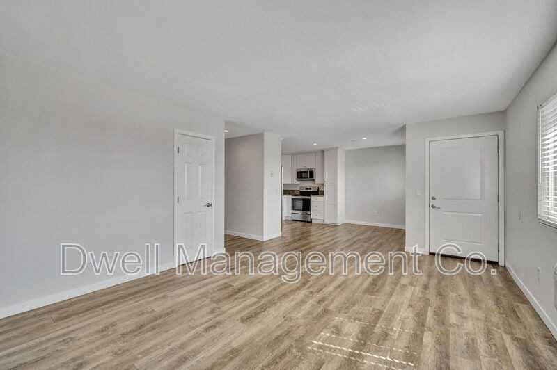805 N 3rd St #3 - Photo 4 of 27