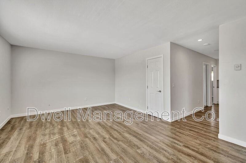 805 N 3rd St #3 - Photo 6 of 27