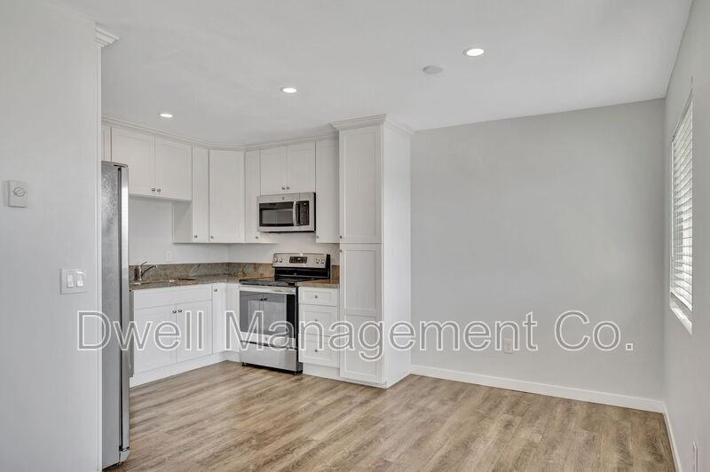 805 N 3rd St #3 - Photo 7 of 27