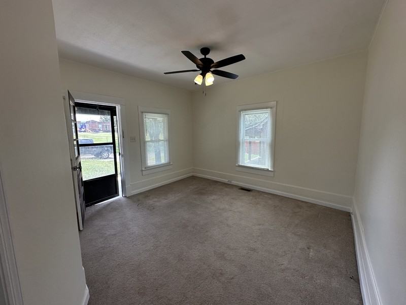 2215 Mccroskey Ave - Photo 2 of 8