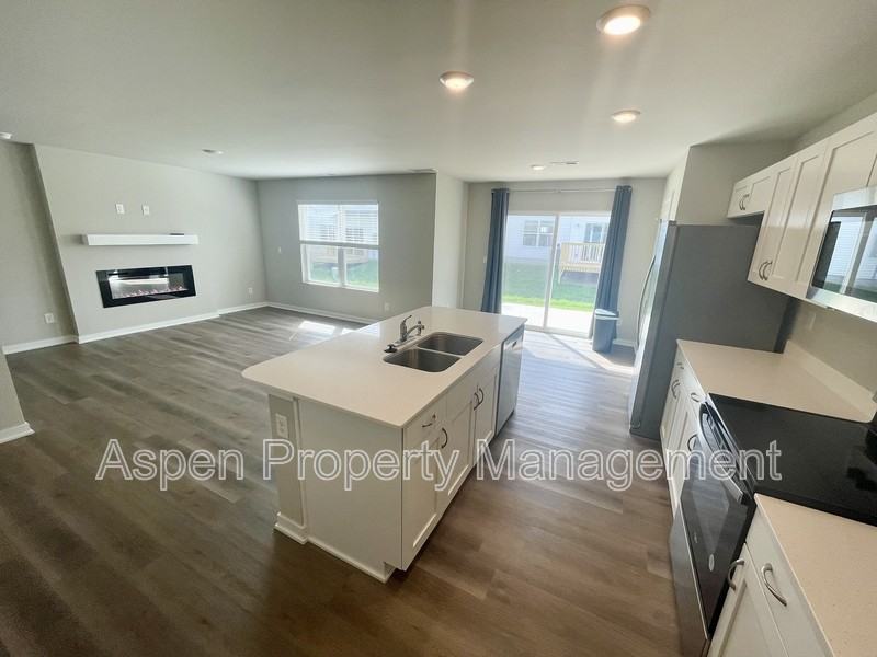 577 N Kimberlite St - Photo 5 of 12