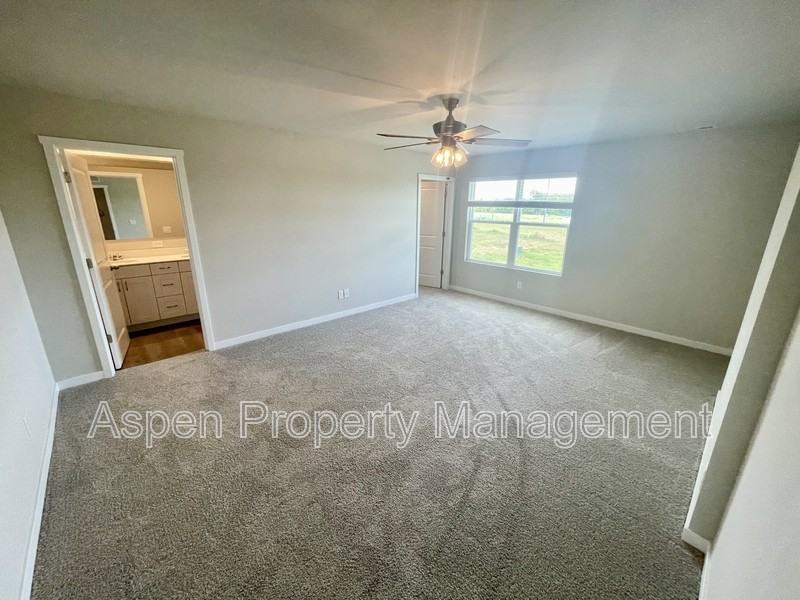 577 N Kimberlite St - Photo 6 of 12