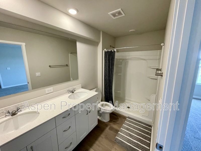 577 N Kimberlite St - Photo 7 of 12