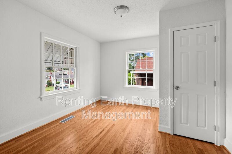 905 7th St W - Photo 6 of 16