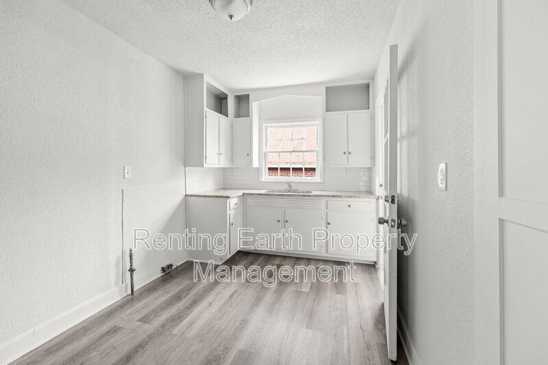 905 7th St W - Photo 7 of 16