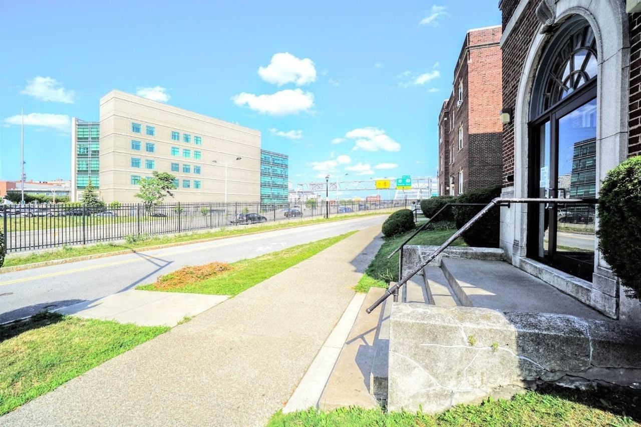 49 Troup St - Photo 2 of 4