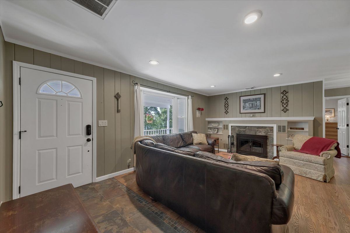 13 Split Rock Rd - Photo 5 of 37