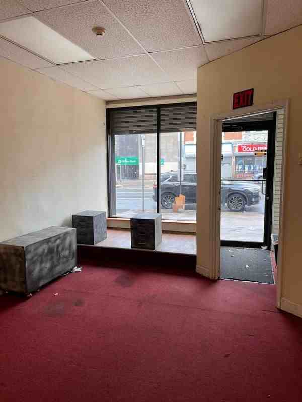 4942 N Broad St - Photo 3 of 4