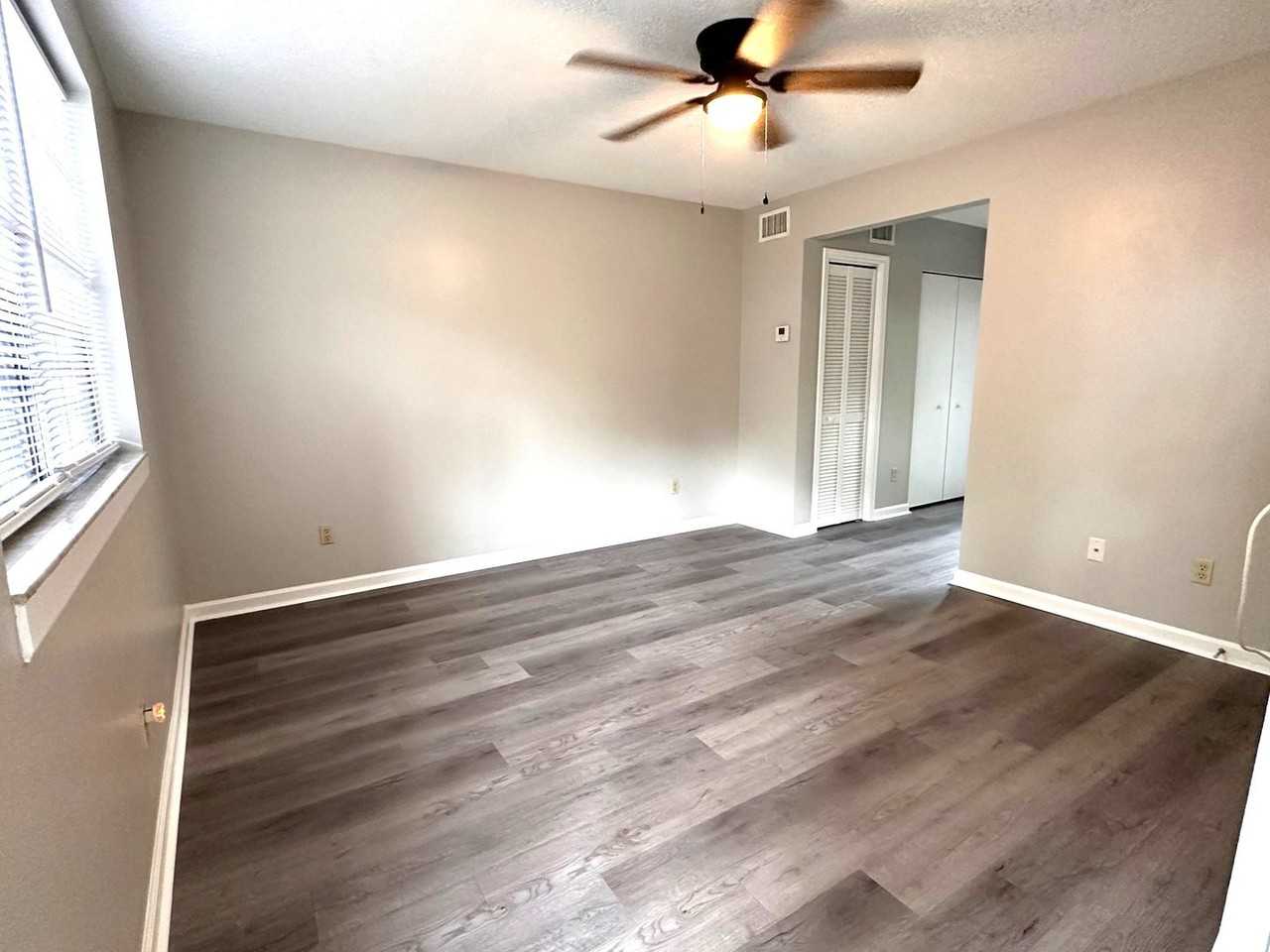 828 Nottingham Dr - Photo 3 of 20