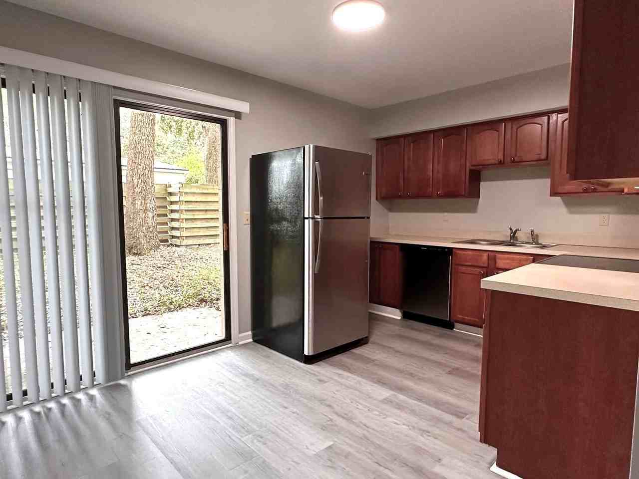 828 Nottingham Dr - Photo 4 of 20