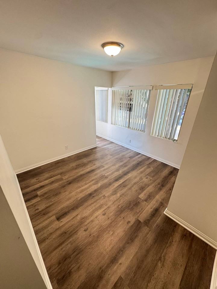 2116 1/2 E Cesar E Chavez Ave #1 - Photo 3 of 9