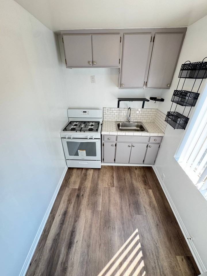 2116 1/2 E Cesar E Chavez Ave #1 - Photo 7 of 9