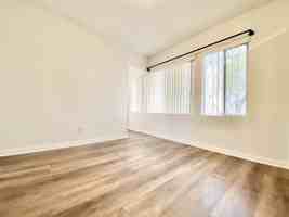 featured image of 2118 1/2 E Cesar E Chavez Ave #4