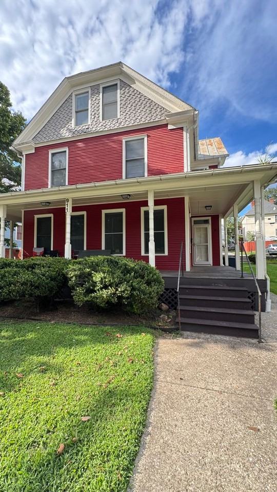 911 Campbell Avenue Southwest #B - Photo 2 of 15