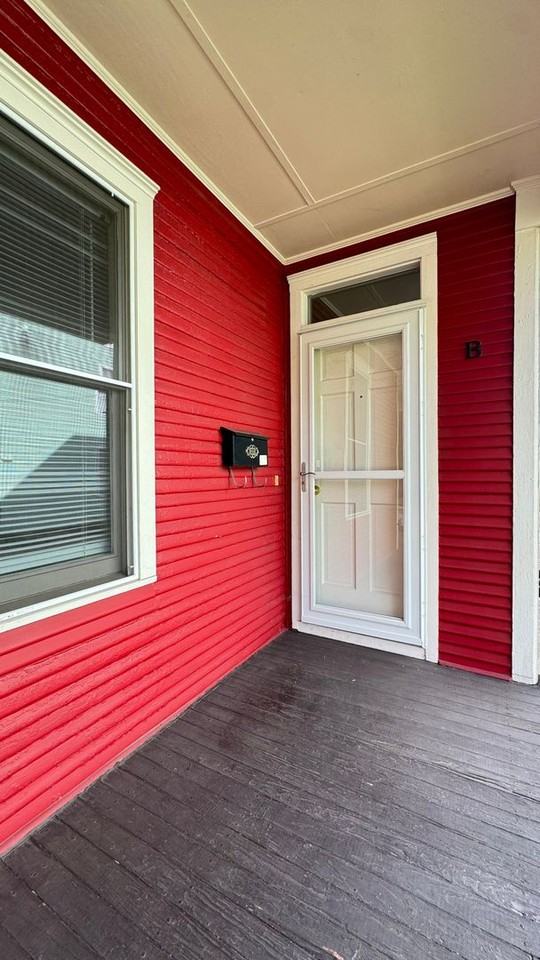 911 Campbell Avenue Southwest #B - Photo 3 of 15