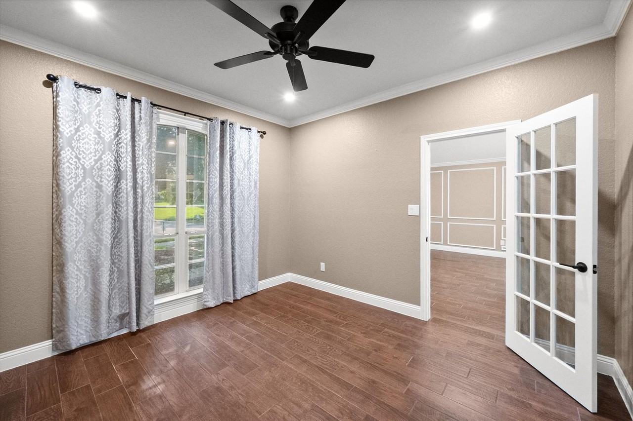 2211 Welch Pl - Photo 3 of 10