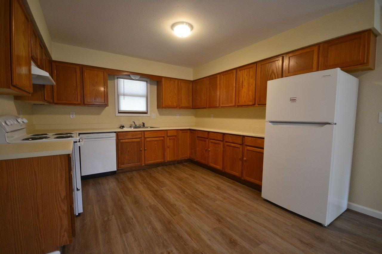 739 S Buffalo St - Photo 2 of 20