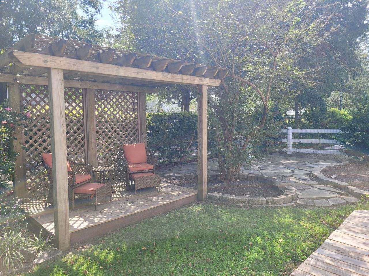 3017 Polk Drive - Photo 4 of 38