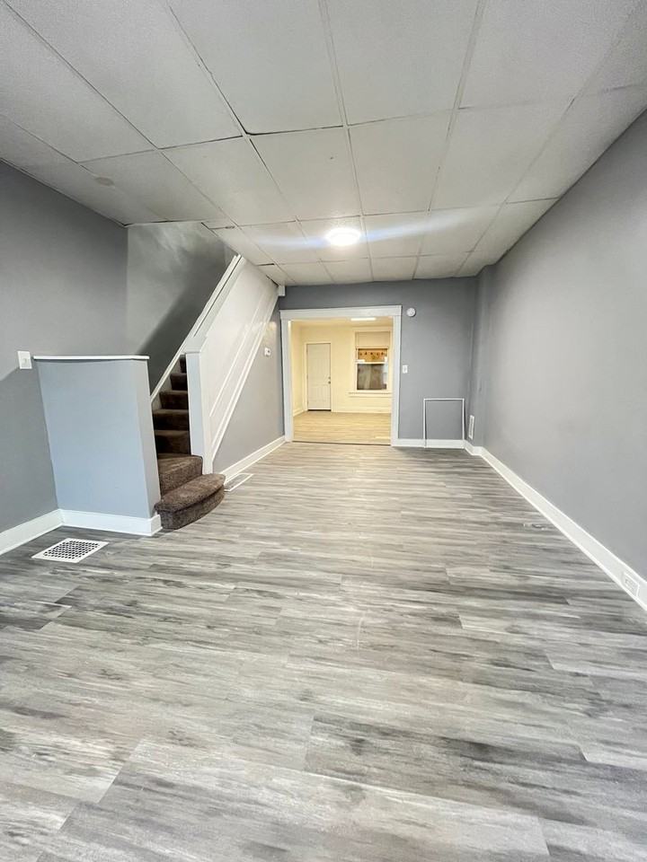 639 N Kenwood Ave - Photo 3 of 9