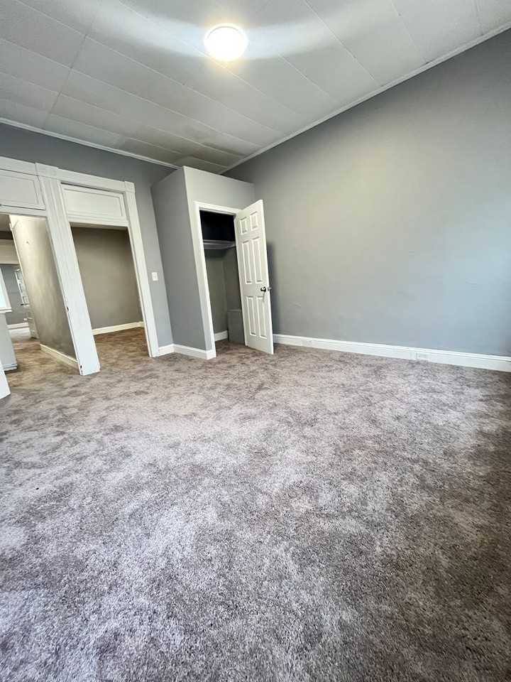 639 N Kenwood Ave - Photo 6 of 9