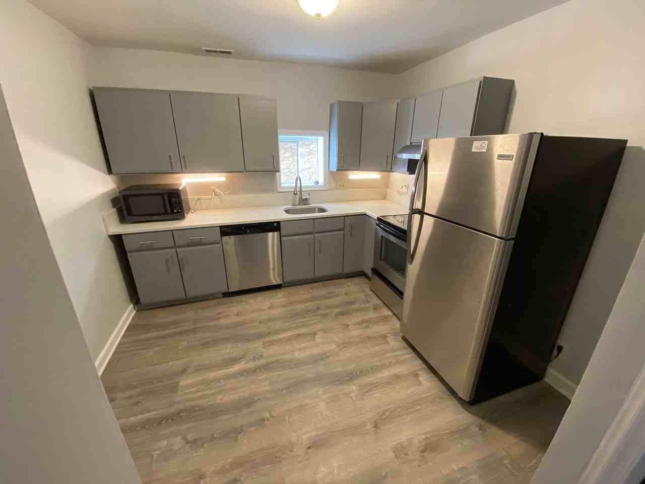 437 Orchard St - Photo 4 of 15