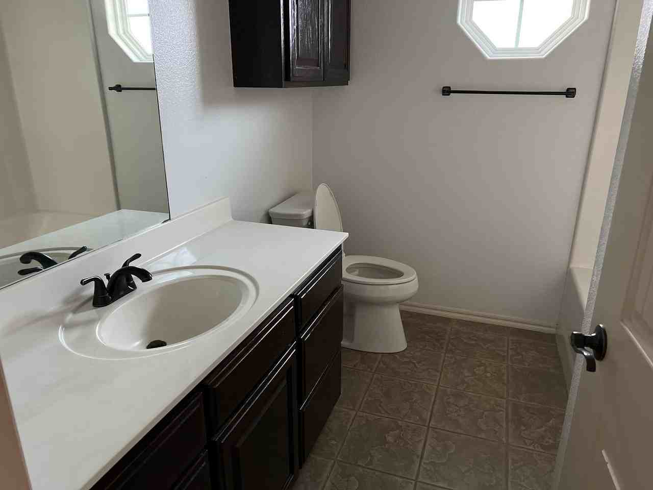 684 Meadows Cir - Photo 4 of 15