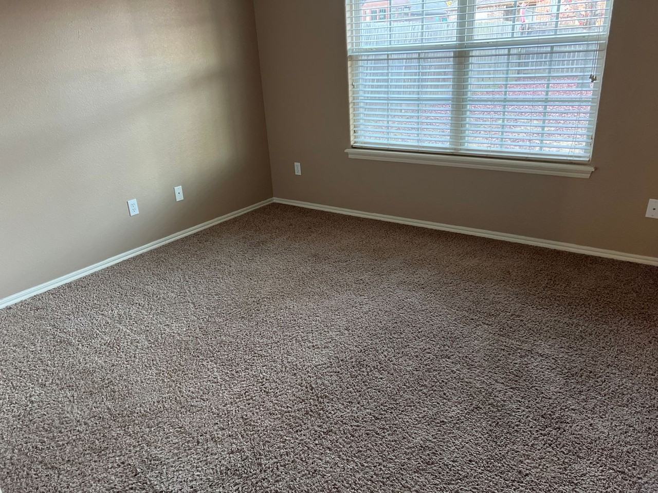684 Meadows Cir - Photo 6 of 15