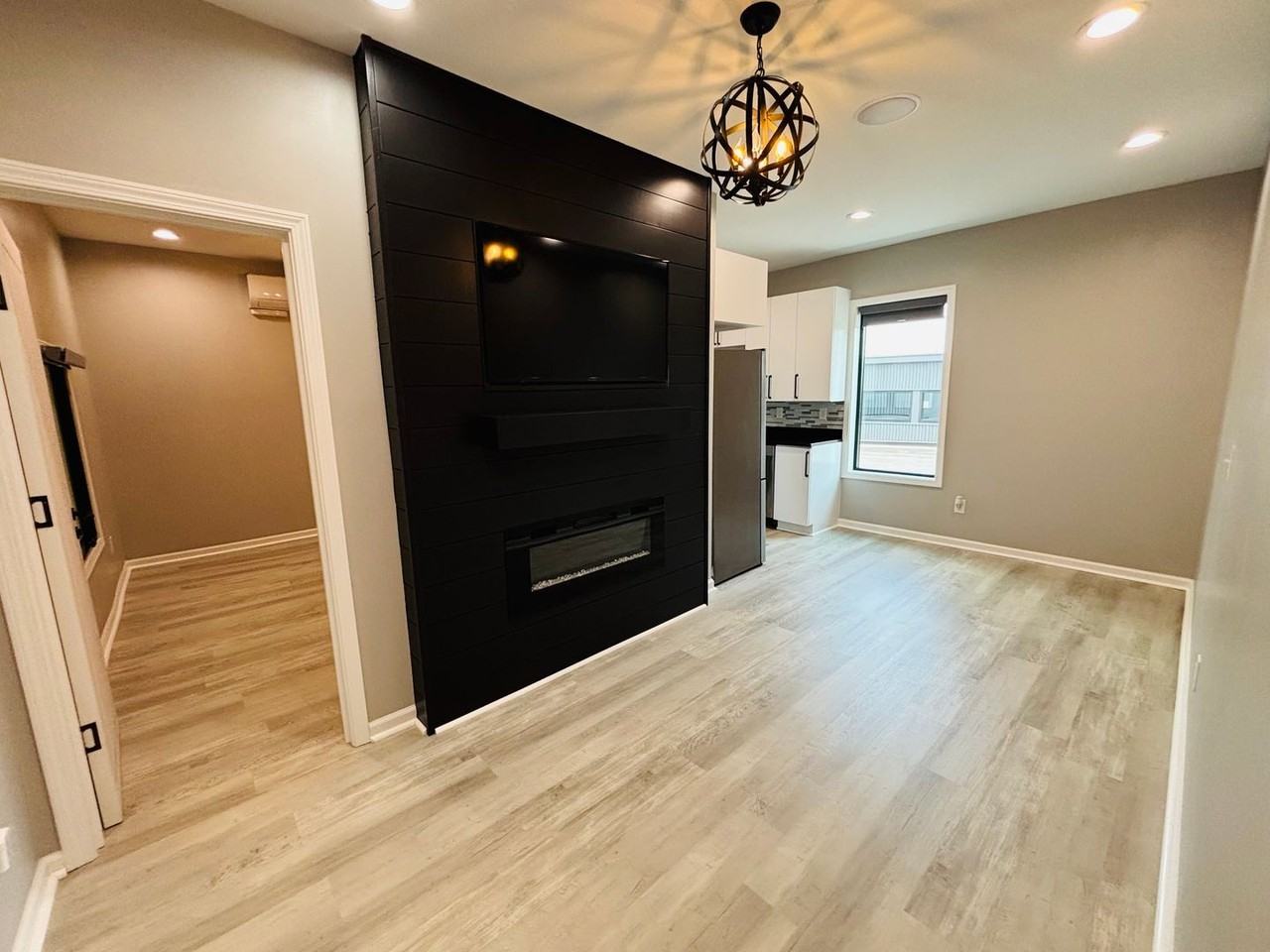 420B N Main St - Photo 6 of 8