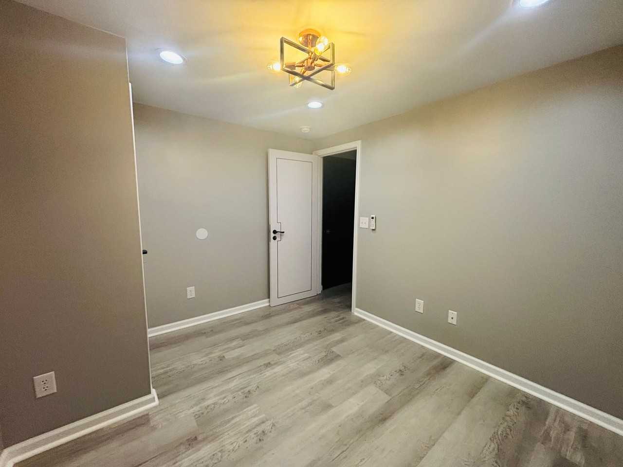 424 N Main St Apt C - Photo 4 of 9