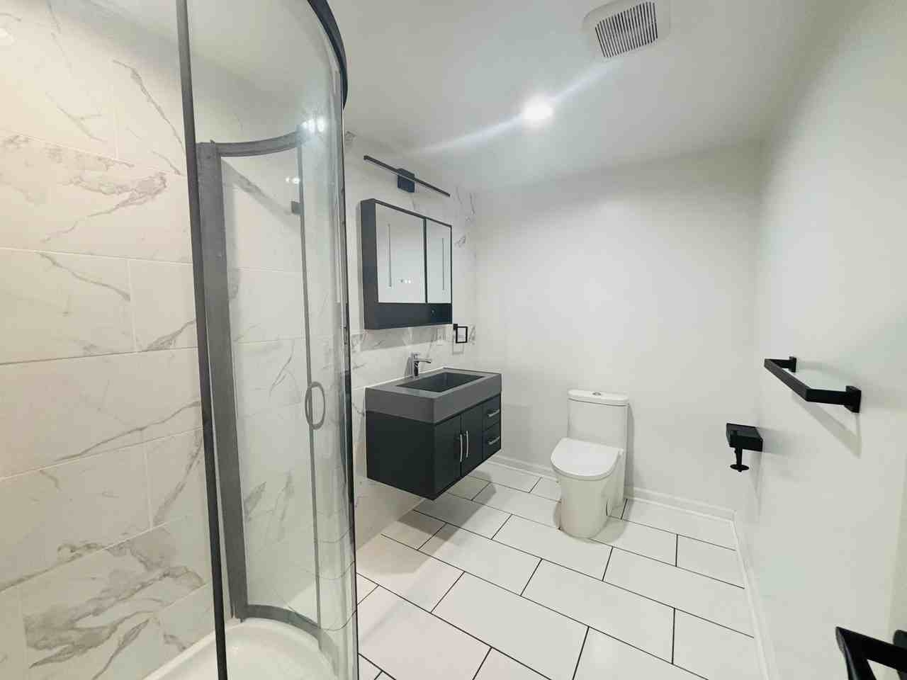 424 N Main St Apt C - Photo 5 of 9