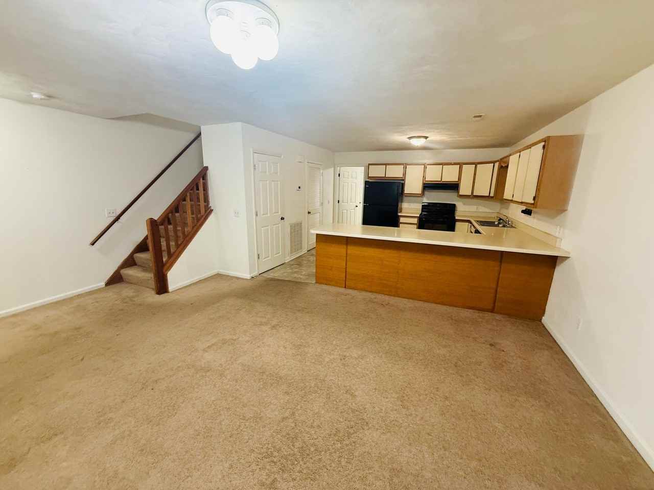 882 Patrick Henry Dr - Photo 5 of 16