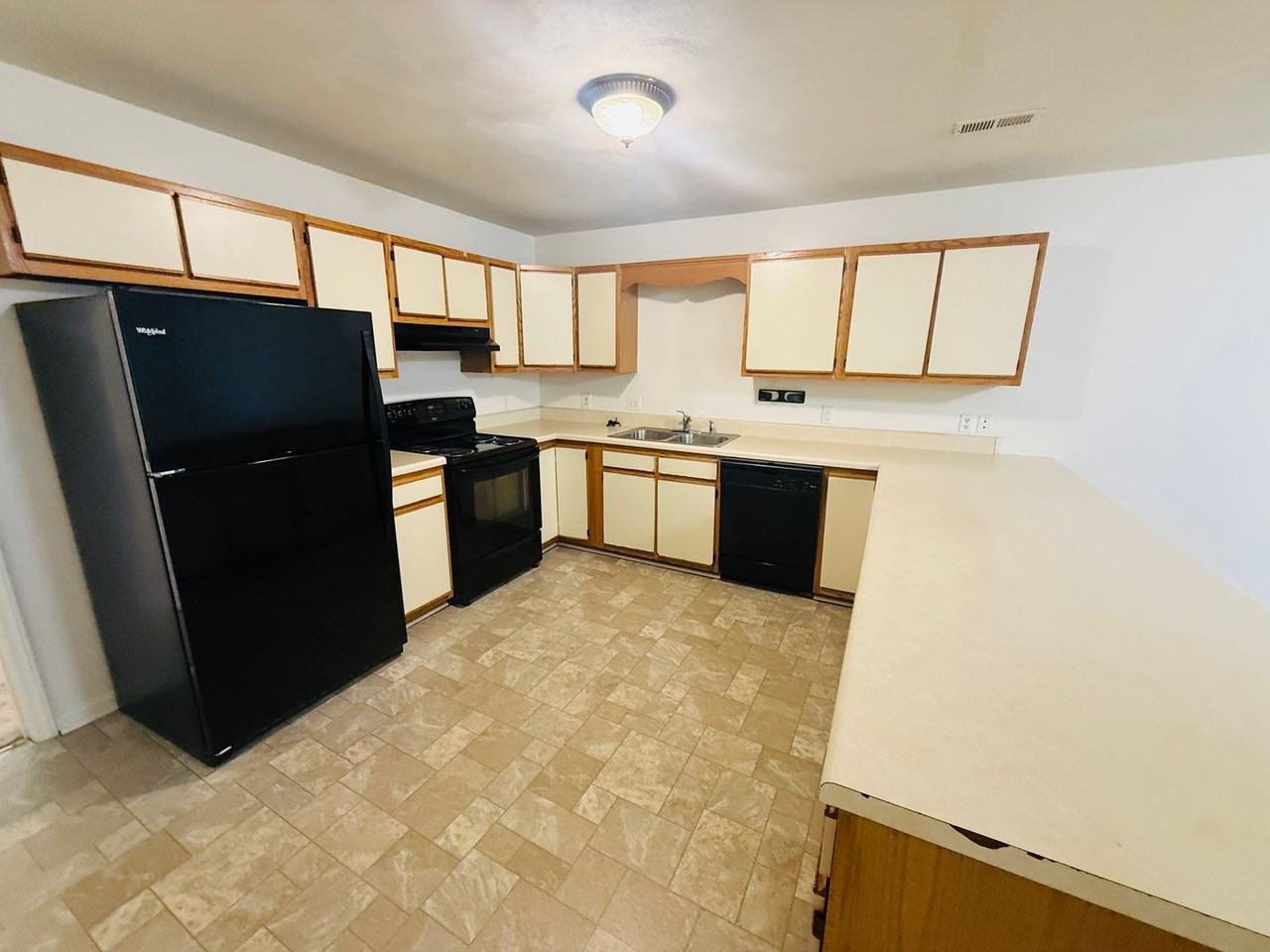 882 Patrick Henry Dr - Photo 6 of 16