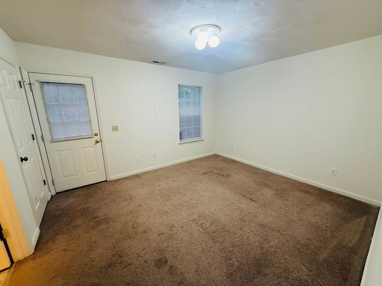 882 Patrick Henry Dr - Photo 7 of 16