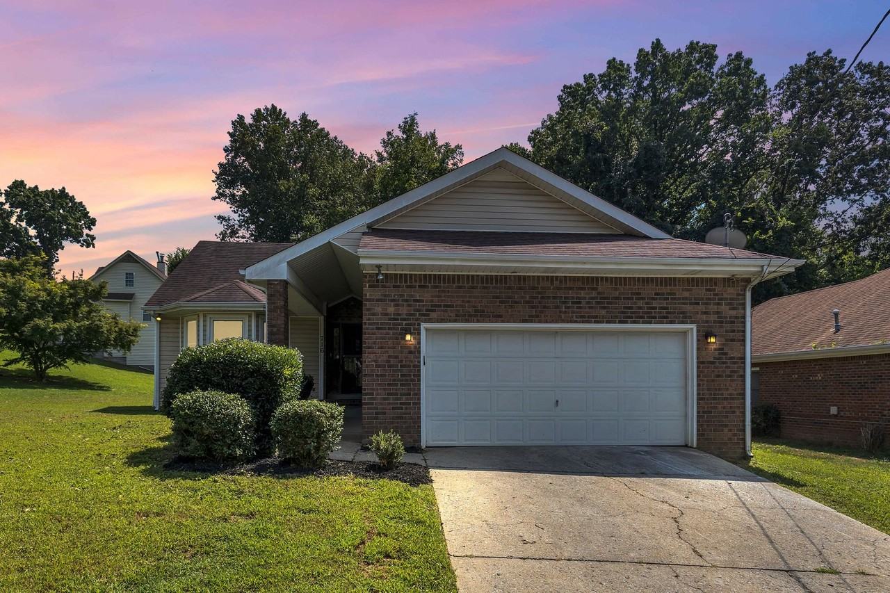 716 Piccadilly Row - Photo 2 of 26