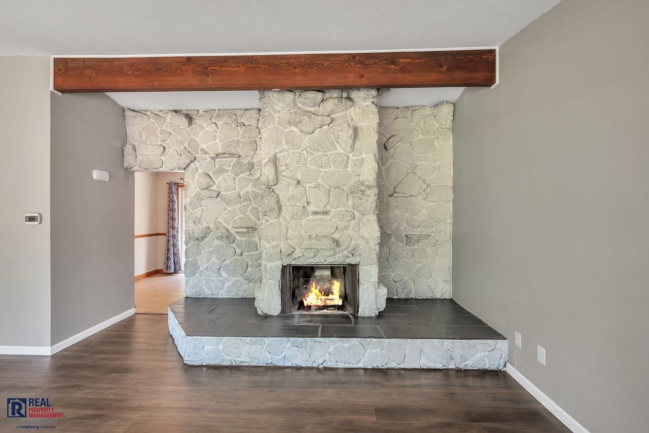 2200 Gary Dr - Photo 3 of 13