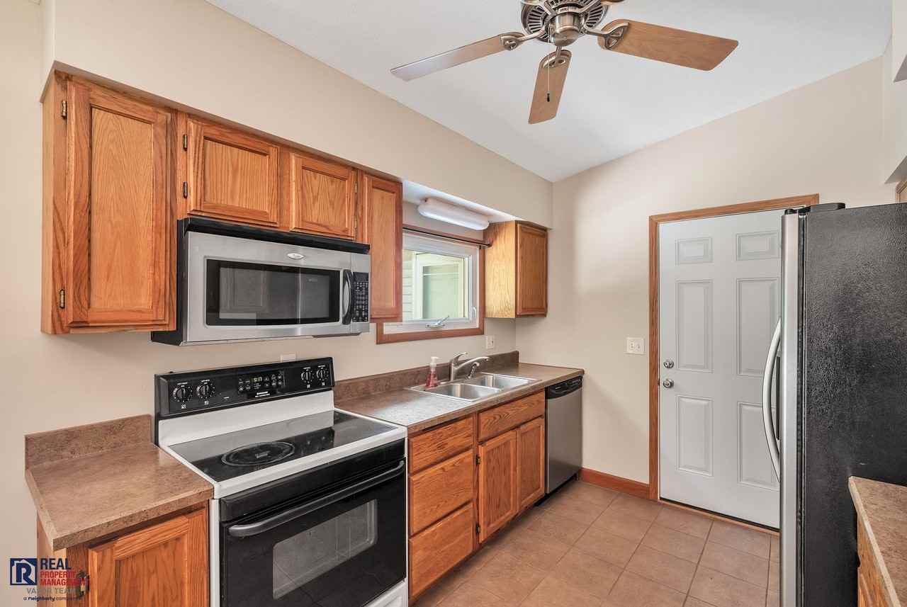 2200 Gary Dr - Photo 4 of 13